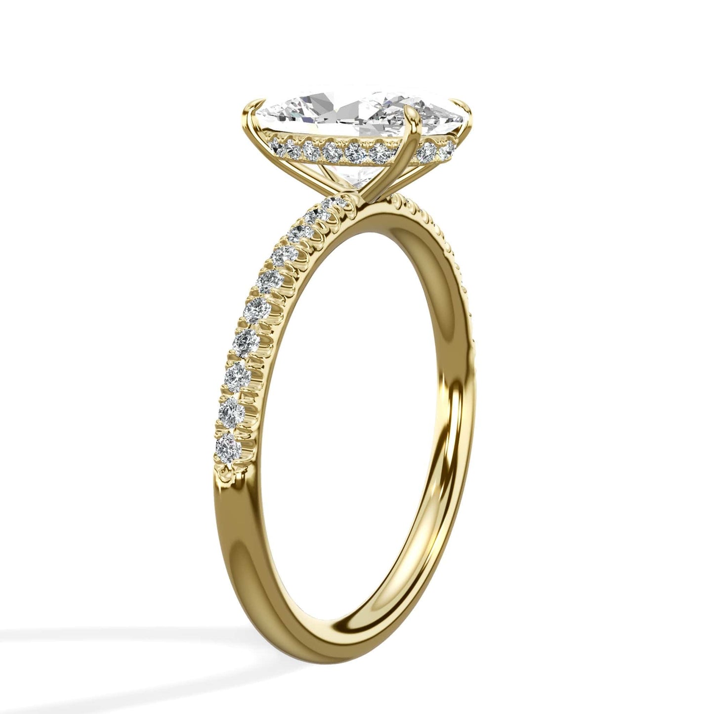Oval diamond ring in yellow gold
