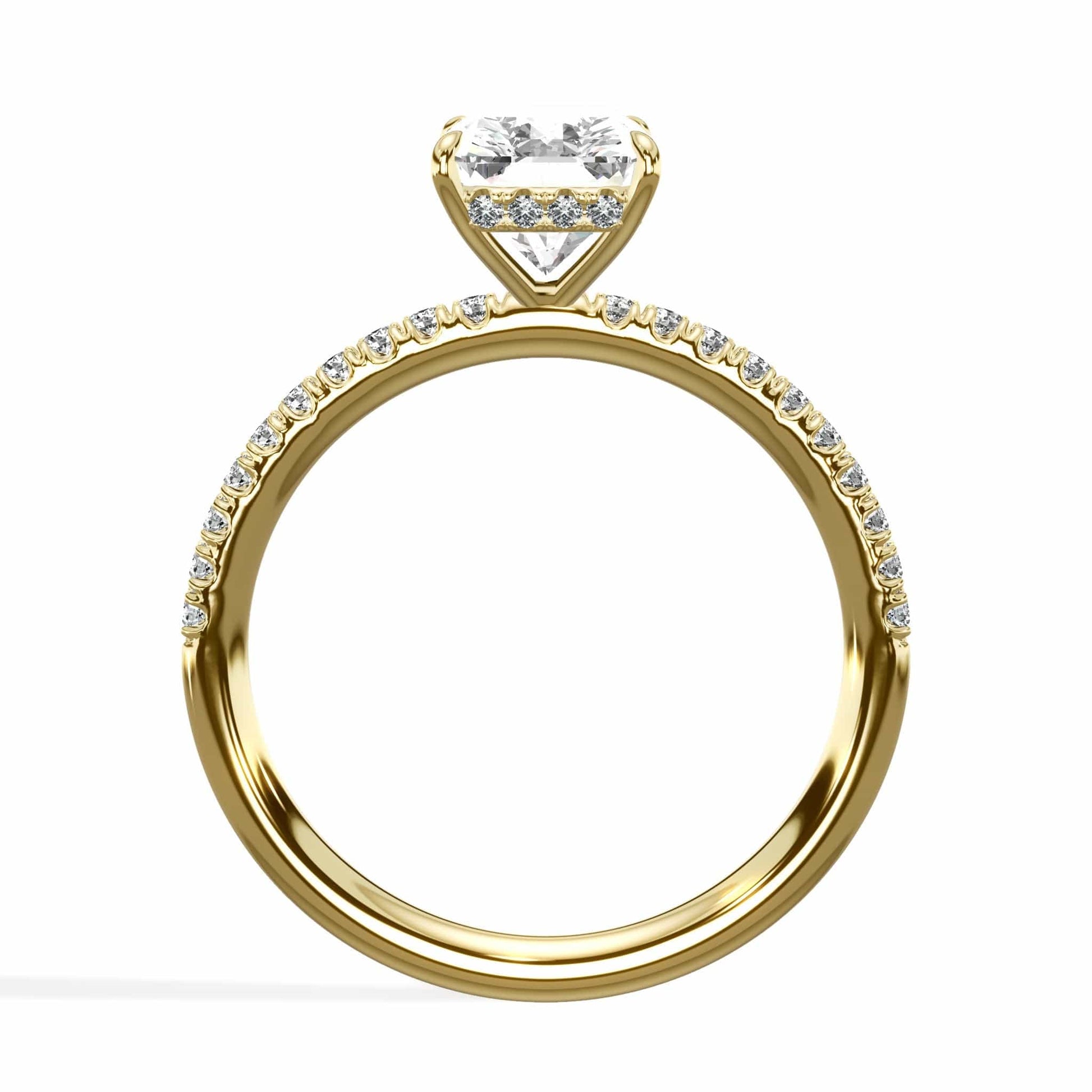 Oval diamond ring in yellow gold