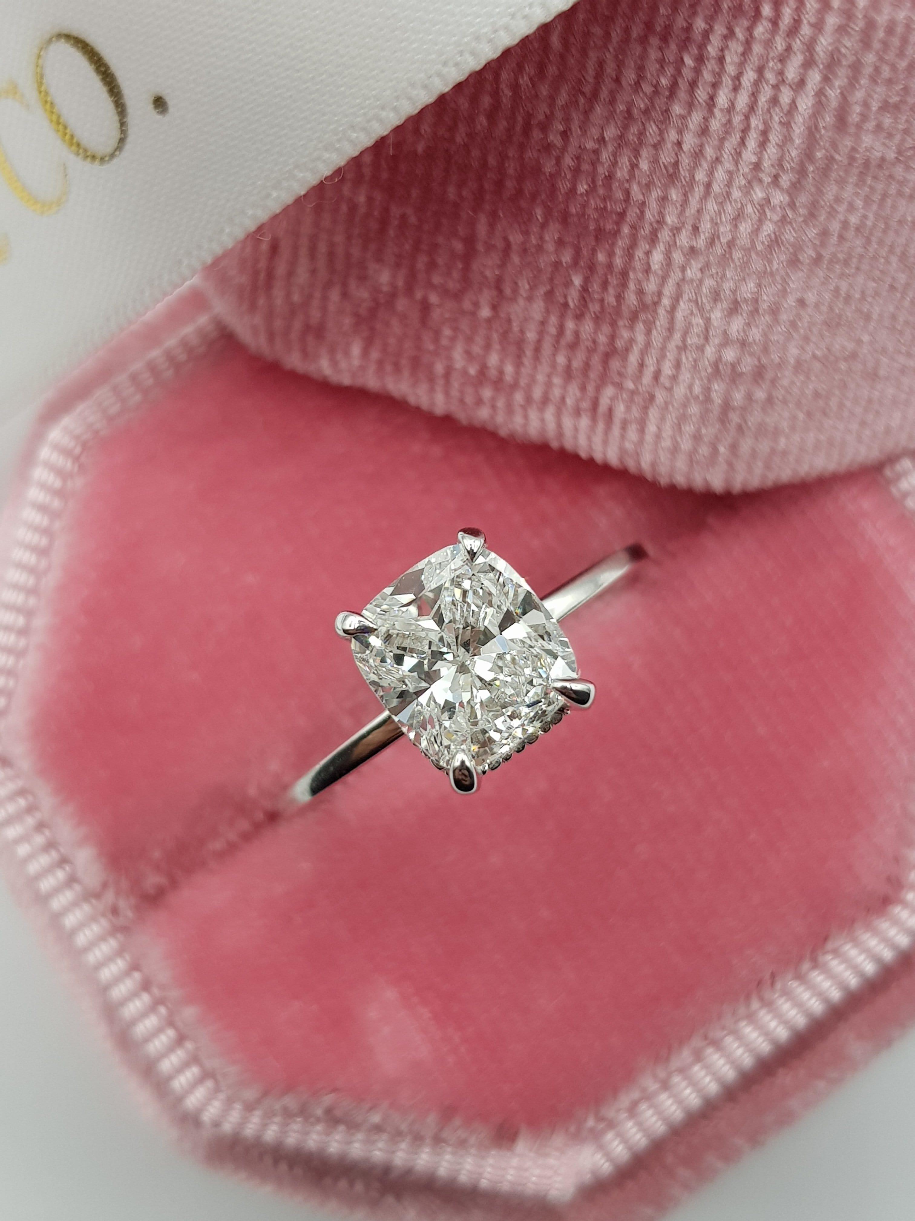 Cushion cut diamond without halo Clearance