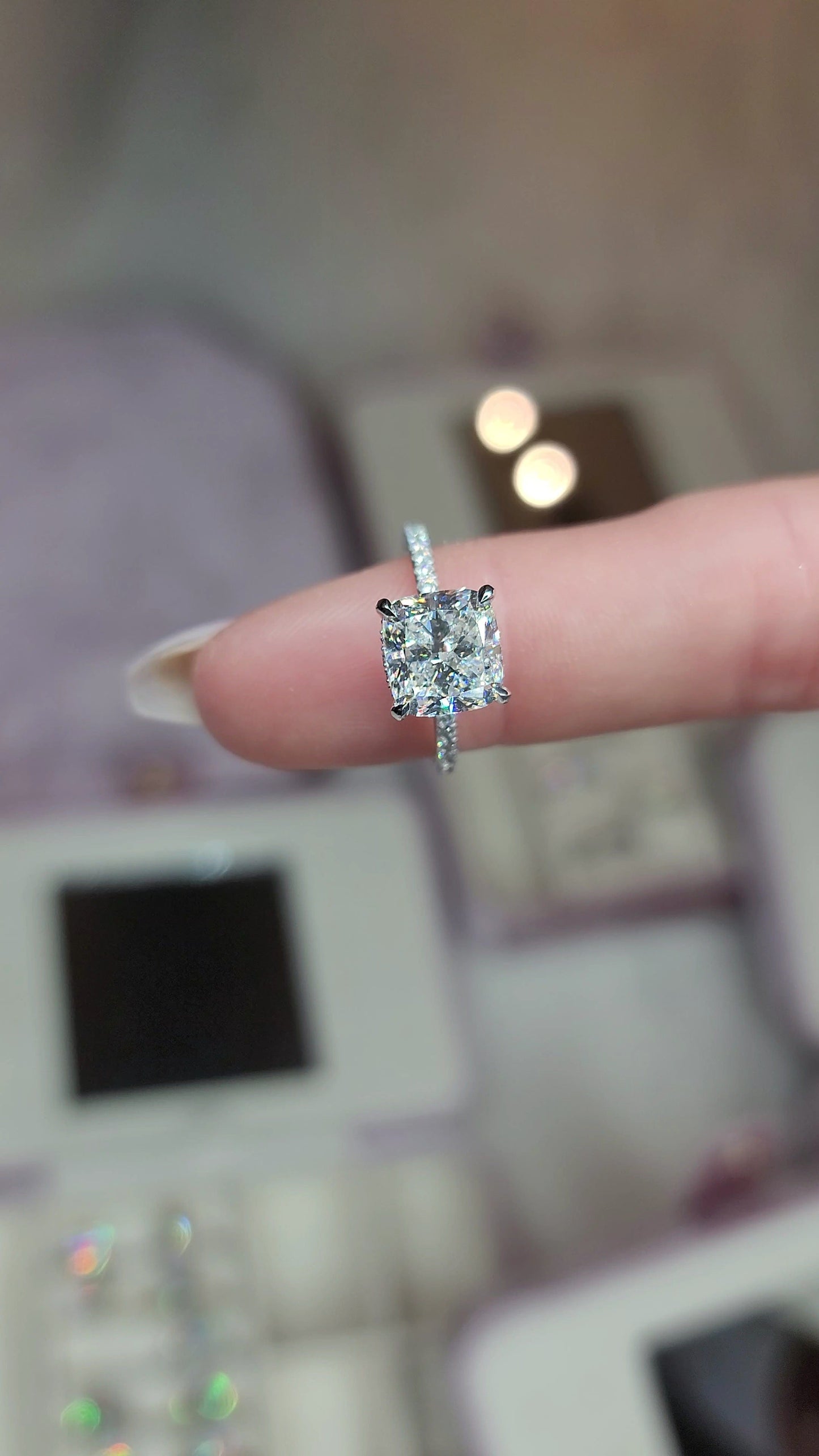 Diamond ring held on finger - VideoCapture_20230115-223603