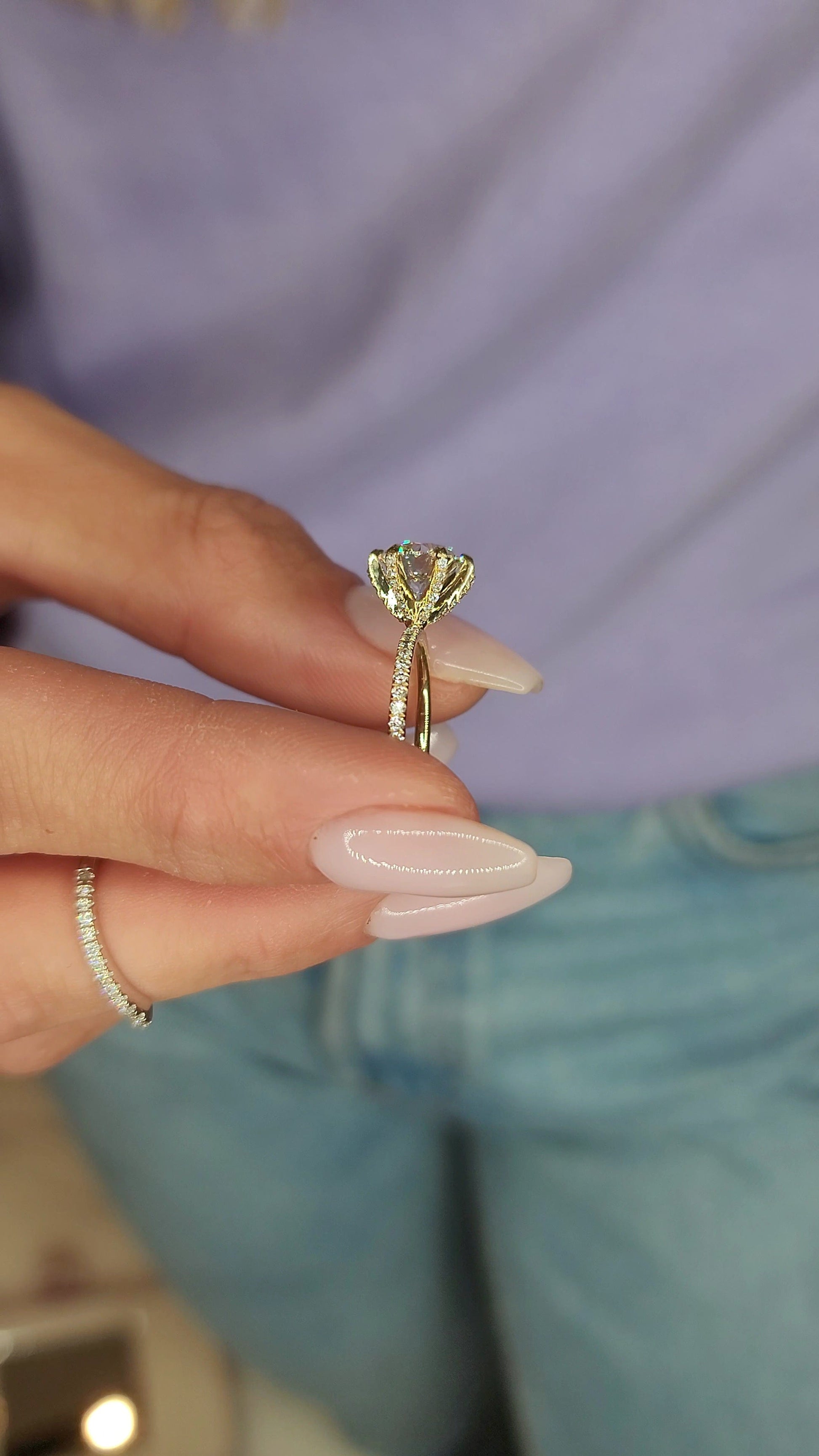 Diamond ring held in hand, VideoCapture_20230129-103023