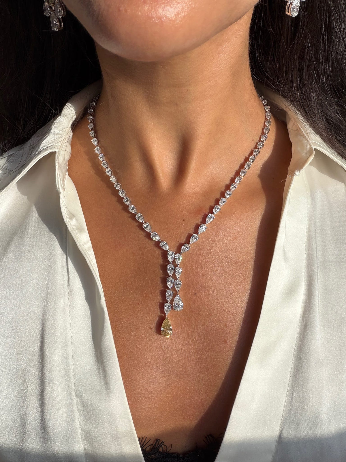 20.08 ct White and Yellow Pear Shaped Diamond Lariat Necklace