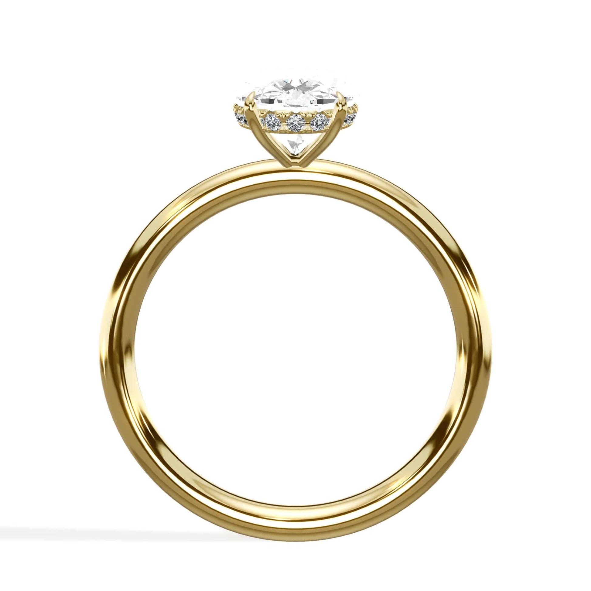 Oval diamond ring in yellow gold