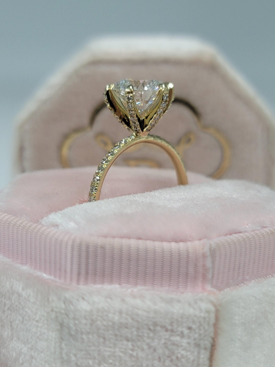 2.52 Carats Lab Grown Round Brilliant Cut Micropave Side Stones Accented Prongs Diamond Engagement Ring in Yellow Gold - BenzDiamonds