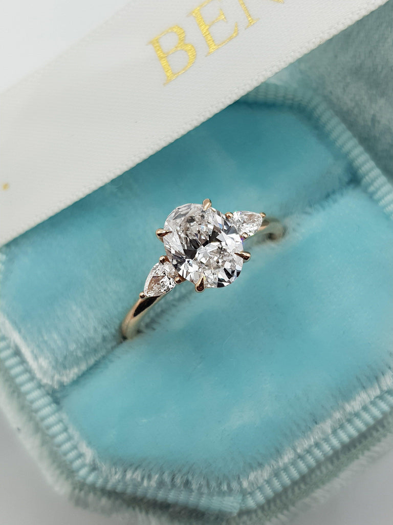 Pear side stone engagement ring online