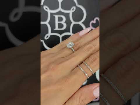 2-carats-emerald-cut-diamond-ring-video