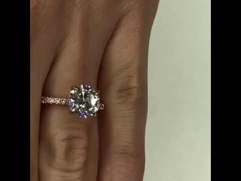 2.20 Carats Round Brilliant Cut Diamond Engagement Ring